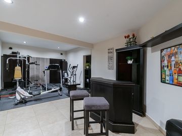 EN VENTA Casa  en Rio Escondido con seguridad , a pasos de Lomas Hipodromo