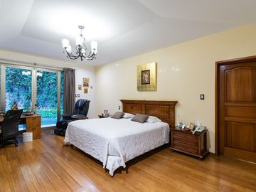 EN VENTA Casa  en Rio Escondido con seguridad , a pasos de Lomas Hipodromo
