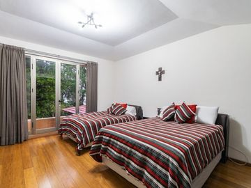 EN VENTA Casa  en Rio Escondido con seguridad , a pasos de Lomas Hipodromo