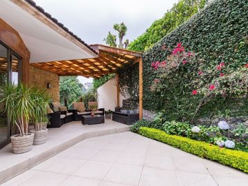 EN VENTA Casa  en Rio Escondido con seguridad , a pasos de Lomas Hipodromo