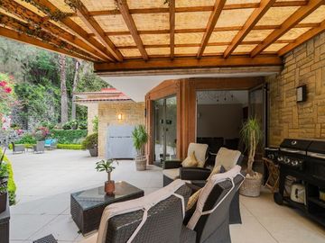 EN VENTA Casa  en Rio Escondido con seguridad , a pasos de Lomas Hipodromo