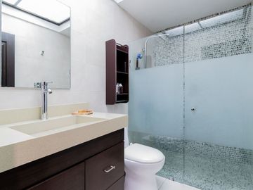 EN VENTA Casa  en Rio Escondido con seguridad , a pasos de Lomas Hipodromo