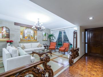 EN VENTA Casa  en Rio Escondido con seguridad , a pasos de Lomas Hipodromo
