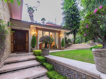 EN VENTA Casa  en Rio Escondido con seguridad , a pasos de Lomas Hipodromo