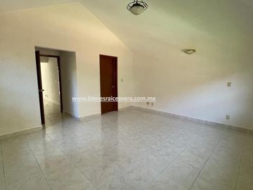 CASA EN VENTA EN TEQUISQUIAPAN EL PEDREGAL  LORENA