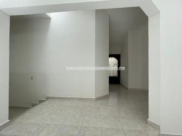 CASA EN VENTA EN TEQUISQUIAPAN EL PEDREGAL  LORENA