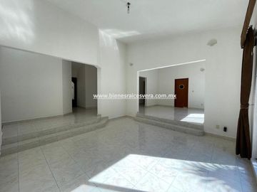 CASA EN VENTA EN TEQUISQUIAPAN EL PEDREGAL  LORENA