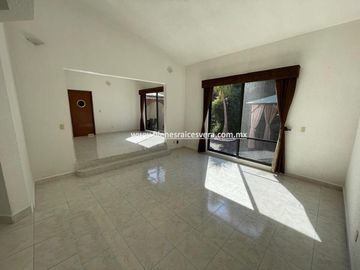CASA EN VENTA EN TEQUISQUIAPAN EL PEDREGAL  LORENA