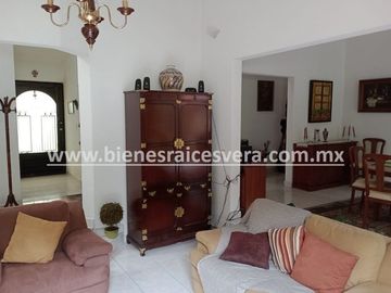 CASA EN VENTA EN TEQUISQUIAPAN EL PEDREGAL  LORENA