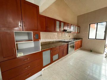 CASA EN VENTA EN TEQUISQUIAPAN EL PEDREGAL  LORENA