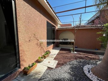 CASA EN VENTA EN TEQUISQUIAPAN EL PEDREGAL  LORENA