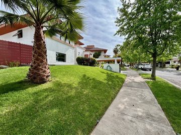 Casa en venta Condominio Las Condes/ Sector Los Dominicos
