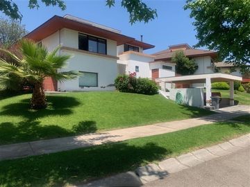 Casa en venta Condominio Las Condes/ Sector Los Dominicos