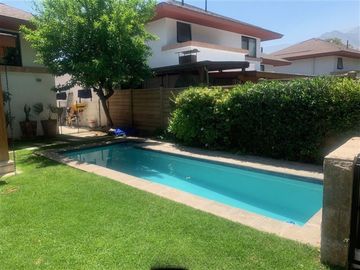 Casa en venta Condominio Las Condes/ Sector Los Dominicos
