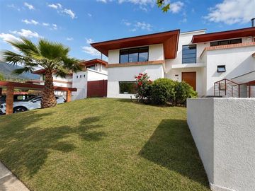 Casa en venta Condominio Las Condes/ Sector Los Dominicos
