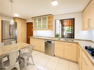 Casa en venta Condominio Las Condes/ Sector Los Dominicos