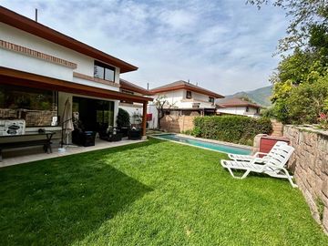 Casa en venta Condominio Las Condes/ Sector Los Dominicos