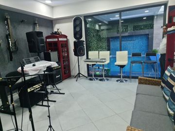 Casa en Venta en Vista Real, Club Hípico, Diseño de Autor, Alberca..