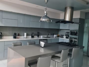 Casa en Venta en Vista Real, Club Hípico, Diseño de Autor, Alberca..