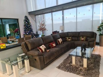 Casa en Venta en Vista Real, Club Hípico, Diseño de Autor, Alberca..