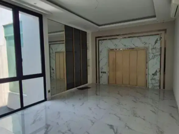 RUmah NEW Aruba Villa – Pakuwon City