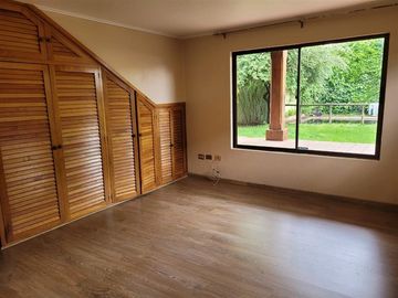 Casa en venta de 5 dorm. dentro de Los Angeles