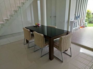 Rumah Semi Furnish Royal Park Citraland Surabaya. *TD