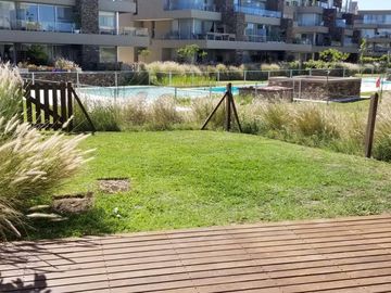 Excelente Depto En 1 Planta Con Jardín En Las Piedras