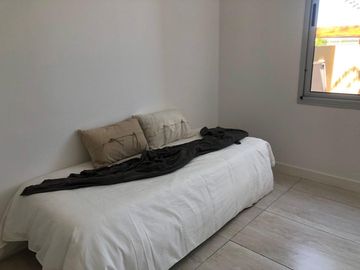 Excelente Depto En 1 Planta Con Jardín En Las Piedras