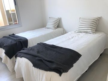 Excelente Depto En 1 Planta Con Jardín En Las Piedras