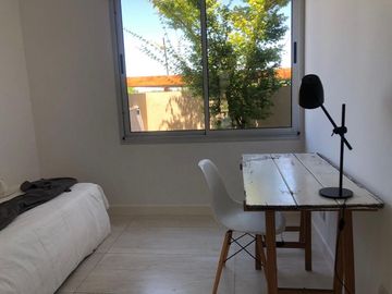 Excelente Depto En 1 Planta Con Jardín En Las Piedras
