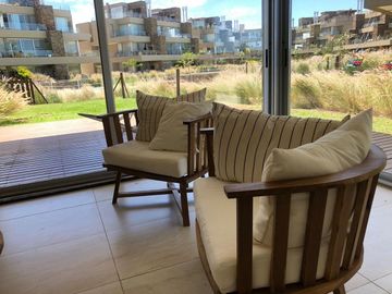 Excelente Depto En 1 Planta Con Jardín En Las Piedras