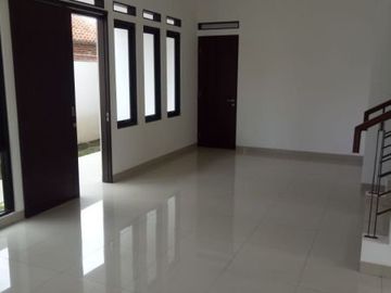 5 Bedroom House for sale