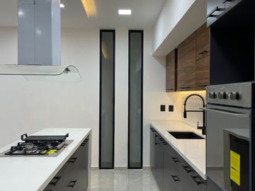 Hermosa Casa NUEVA con Alberca y 4 Rec. en Condominio con Seguridad 24/7 en Cuernavaca