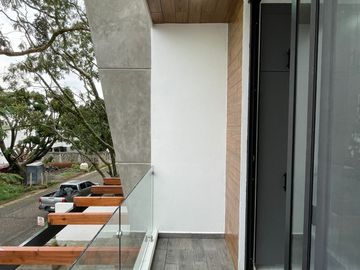 Hermosa Casa NUEVA con Alberca y 4 Rec. en Condominio con Seguridad 24/7 en Cuernavaca