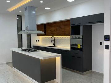 Hermosa Casa NUEVA con Alberca y 4 Rec. en Condominio con Seguridad 24/7 en Cuernavaca