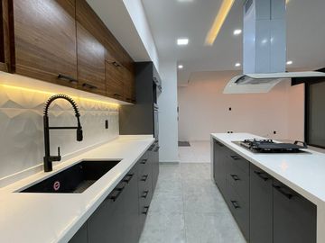 Hermosa Casa NUEVA con Alberca y 4 Rec. en Condominio con Seguridad 24/7 en Cuernavaca