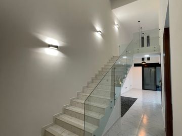 Hermosa Casa NUEVA con Alberca y 4 Rec. en Condominio con Seguridad 24/7 en Cuernavaca