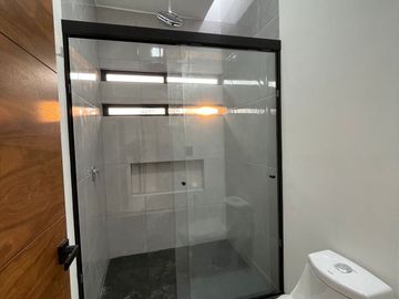 Hermosa Casa NUEVA con Alberca y 4 Rec. en Condominio con Seguridad 24/7 en Cuernavaca