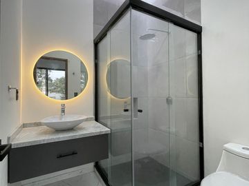 Hermosa Casa NUEVA con Alberca y 4 Rec. en Condominio con Seguridad 24/7 en Cuernavaca