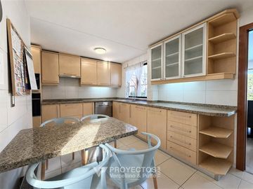 Casa en venta de 5 dorm. Condominio San Carlos de Apoquindo