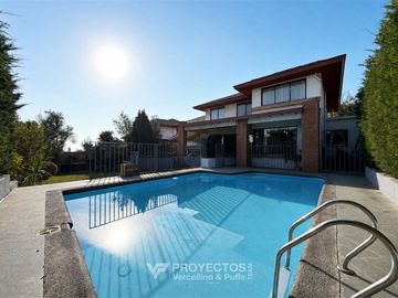 Casa en venta de 5 dorm. Condominio San Carlos de Apoquindo