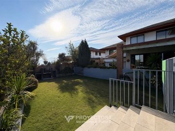 Casa en venta de 5 dorm. Condominio San Carlos de Apoquindo