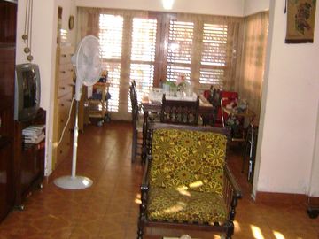 Chalet 4 ambiente, 3 dorm,  terraza, 2 baños,  1 toiltette, cochera, amplio living, cocina-comedor, patio , jardin y cto de herramientas