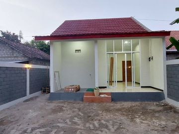 1 Unit Rumah Limasan Berdinding Bata Expose yang Adem di Klaten