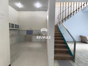 DIJUAL DAN DISEWA RUMAH 3 LANTAI DALAM KOMPLEK DI DURI KEPA JAKARTA BARAT
