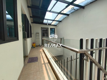 DIJUAL DAN DISEWA RUMAH 3 LANTAI DALAM KOMPLEK DI DURI KEPA JAKARTA BARAT