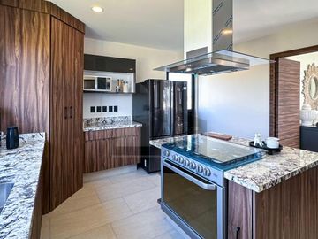 Residencia con área jardinada de más de 120m² en Metepec