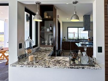 Residencia con área jardinada de más de 120m² en Metepec