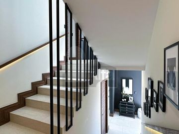 Residencia con área jardinada de más de 120m² en Metepec